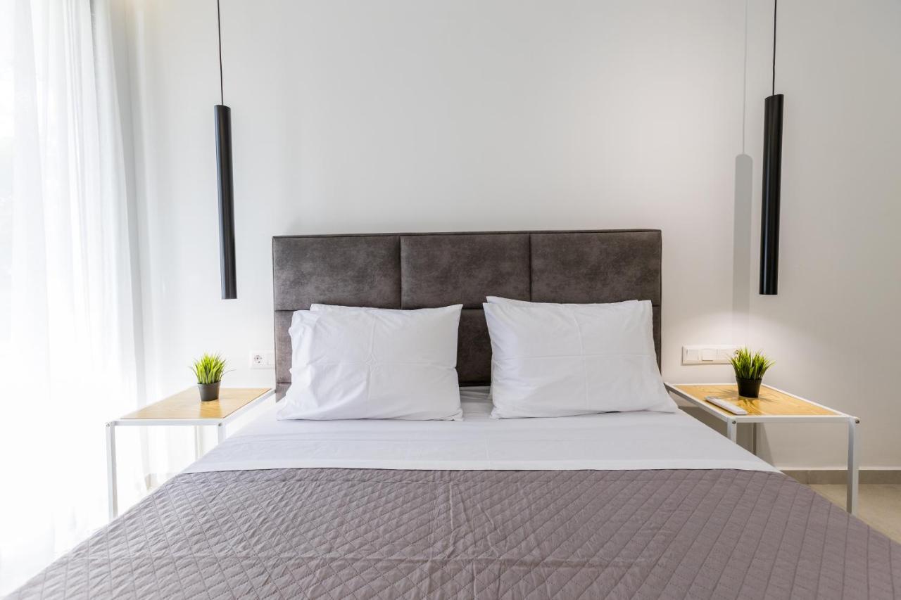Varkiza Luxury Suites By Raise Vári Buitenkant foto