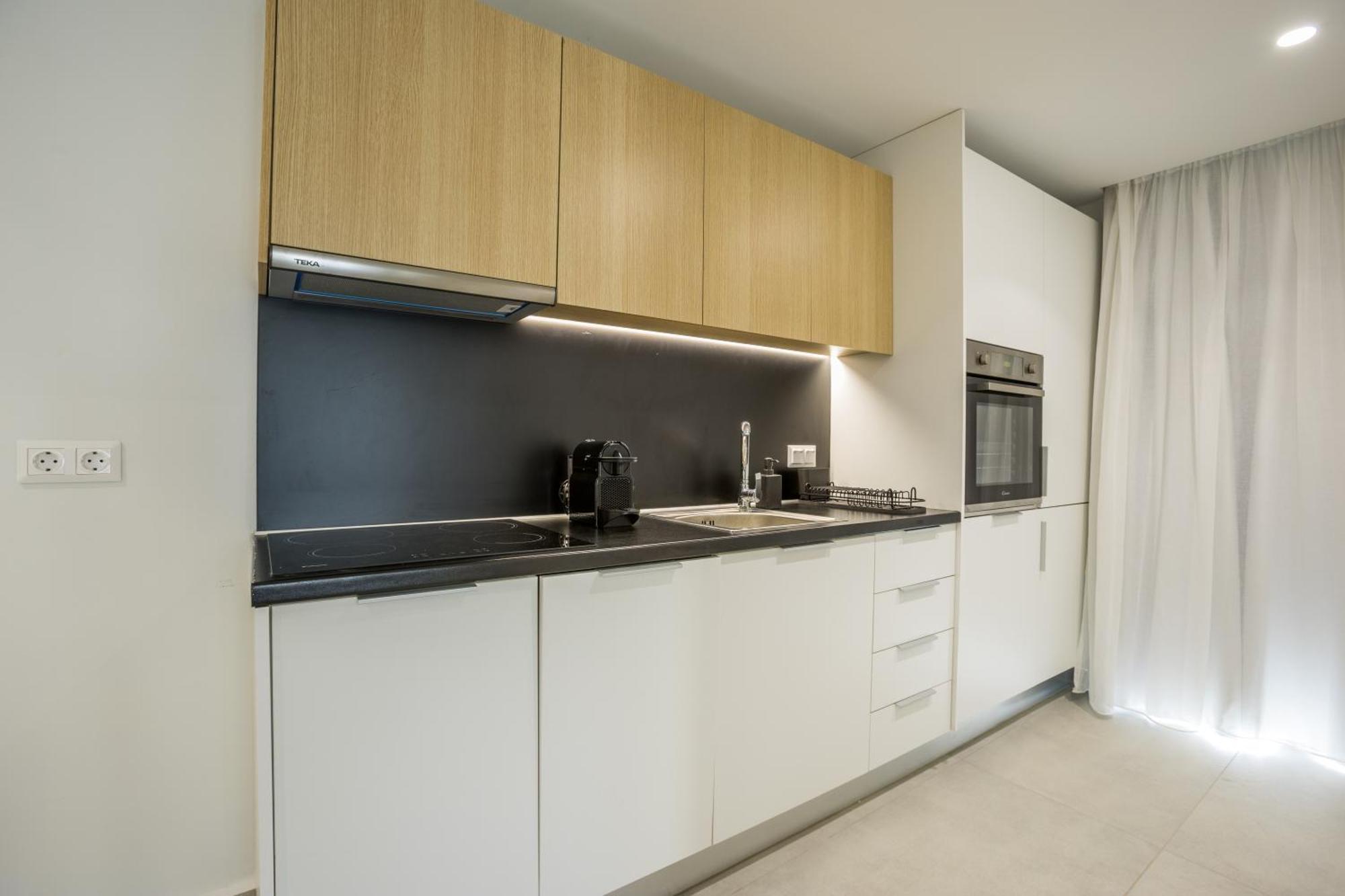 Varkiza Luxury Suites By Raise Vári Buitenkant foto
