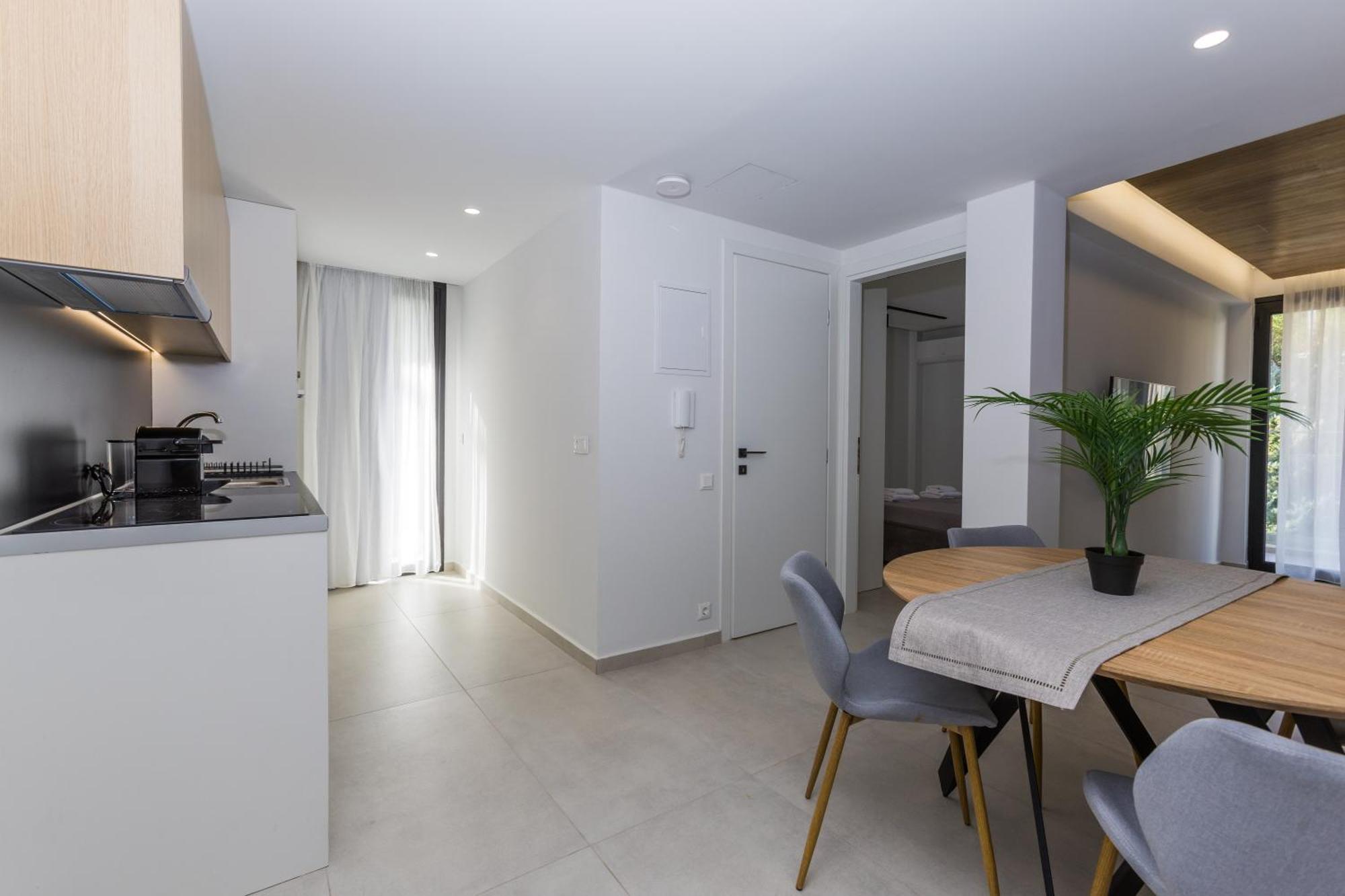 Varkiza Luxury Suites By Raise Vári Buitenkant foto