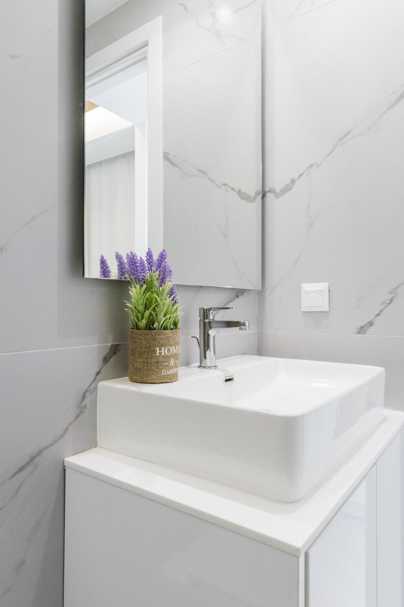 Varkiza Luxury Suites By Raise Vári Buitenkant foto